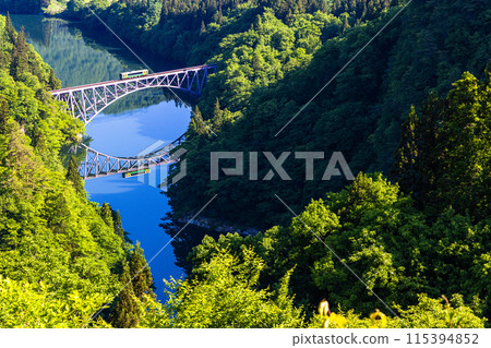 [Oku-Aizu, Fukushima Prefecture] Beautiful fresh greenery on the First Tadami River Bridge 115394852