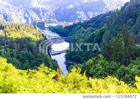 [Oku-Aizu, Fukushima Prefecture] Beautiful fresh greenery on the First Tadami River Bridge 115394872