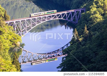 [Oku-Aizu, Fukushima Prefecture] Beautiful fresh greenery on the First Tadami River Bridge 115394895