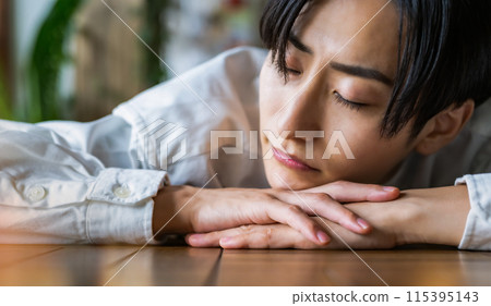 Men's portrait 115395143