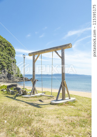 前濱海灘的壯觀鞦韆【長崎縣南島原市】 前濱海灘的壯觀鞦韆【長崎縣南島原市】 115395175