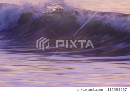 Early morning waves 115395367