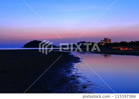 [Kagawa Prefecture] Sunset Chichibugahama (Seto Inland Sea Mirror) A tourist attraction known for its spectacular sunset 115397366