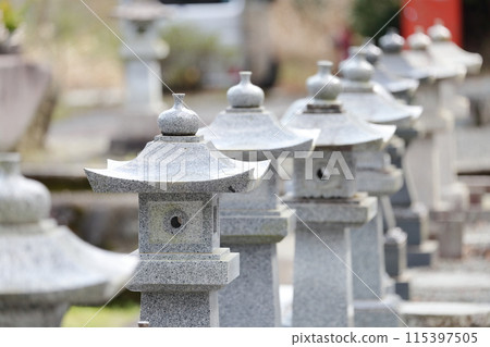 Grave lantern 115397505