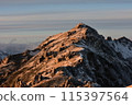 沐浴在清晨陽光下的津山 115397564