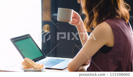Freelancer woman working in a cafe Freelancer woman working in a cafe 115398060