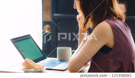 Freelancer woman working in a cafe Freelancer woman working in a cafe 115398061