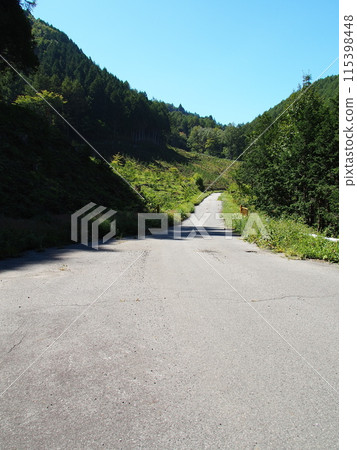The way to the mountain The way to the mountain 115398448