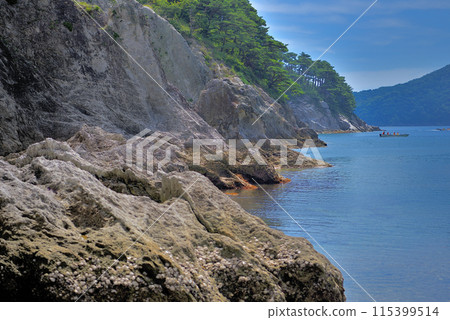 View of the strange rock formations leading to Mount Tsurugi from Jodogahama Beach in Tohoku and a boat ride in Miyako City, Iwate Prefecture (3) View of the strange rock formations leading to Mount Tsurugi from Jodogahama Beach in Tohoku and a boat ride in Miyako City, Iwate Prefecture (3) 115399514