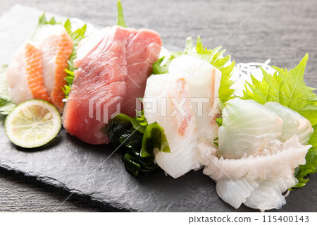 各種各樣的美味生魚片 各種各樣的美味生魚片 115400143