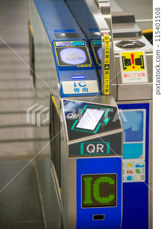 Ticket gates compatible with IC and QR code readers Ticket gates compatible with IC and QR code readers 115401508