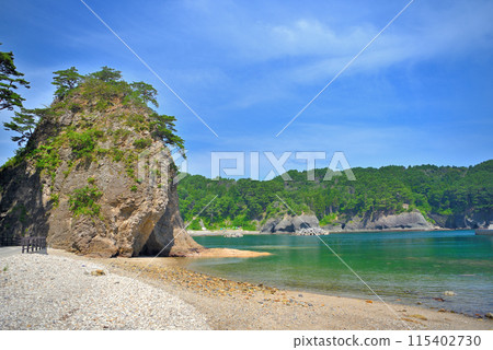 View of Takonohama from near the exit of the pedestrian tunnel connecting Jodogahama and Takonohama in the Jodogahama area of Tohoku, Miyako City, Iwate Prefecture 115402730