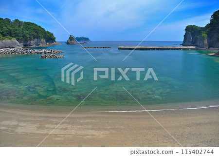 Tohoku, Jodogahama area: Takonohama, a beautiful beach loved by locals, contrasts with the bustling Jodogahama beach; Miyako City, Iwate Prefecture (5) 115402744