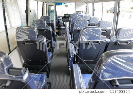 小型巴士（可容納 29 名乘客）圖片 115405534