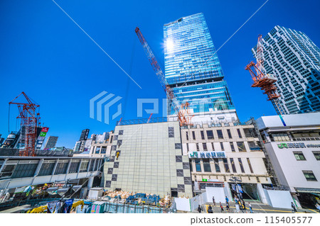 日本東京城市景觀再見西口…澀谷站西口附近的牆壁也被覆蓋了…希望進行重建工作等= 5天 日本東京城市景觀再見西口…澀谷站西口附近的牆壁也被覆蓋了…希望進行重建工作等= 5天 115405577