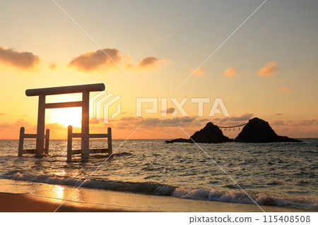 [Fukuoka Prefecture] Sunset over the Meoto Iwa rocks and white torii gates at Futamigaura in Sakurai (Itoshima) 115408508