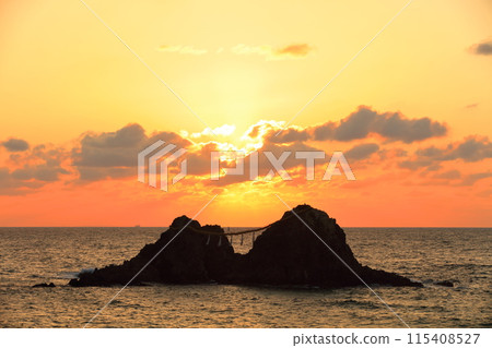 [福岡縣] 櫻井二見浦夫婦岩的日落（糸島） 115408527