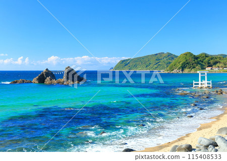[Fukuoka Prefecture] The couple rocks and white torii gates of Sakurai Futamigaura on a clear day (Itoshima) 115408533