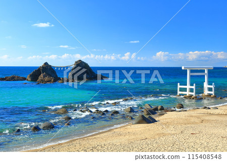 [Fukuoka Prefecture] The couple rocks and white torii gates of Sakurai Futamigaura on a clear day (Itoshima) 115408548