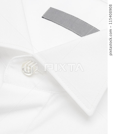 Classic white shirt wingtip collar with mother-of-pearl buttons 115408908