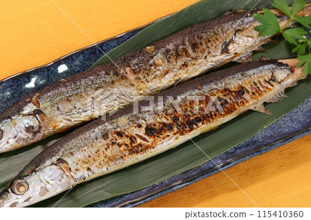 秋劍魚、烤魚、配菜 秋劍魚、烤魚、配菜 115410360