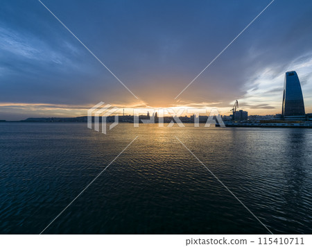 從阿塞拜疆巴庫海灣這邊看日落 / 阿塞拜疆巴庫灣 從阿塞拜疆巴庫海灣這邊看日落 / 阿塞拜疆巴庫灣 115410711