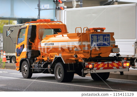 Road maintenance vehicle image 115411129