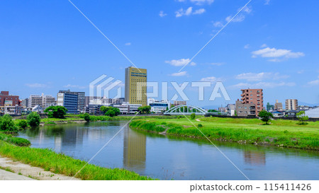 晴空萬裡的熊本站週邊風景(東口車站/交通)【白川河床週邊風景】 晴空萬裡的熊本站週邊風景(東口車站/交通)【白川河床週邊風景】 115411426