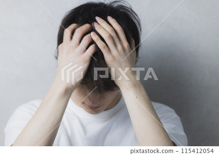 穿白T恤的男人 穿白T恤的男人 115412054