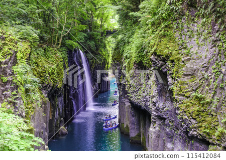 Sheer cliffs of Manai Falls 3 Sheer cliffs of Manai Falls 3 115412084