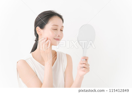 照鏡子的漂亮女人 照鏡子的漂亮女人 115412849