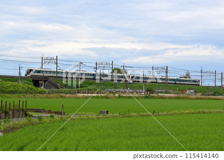 穿越鄉村的東武特快 115414140