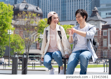 Foreign tourist couple traveling in Tokyo (inbound) Foreign tourist couple traveling in Tokyo (inbound) 115415061