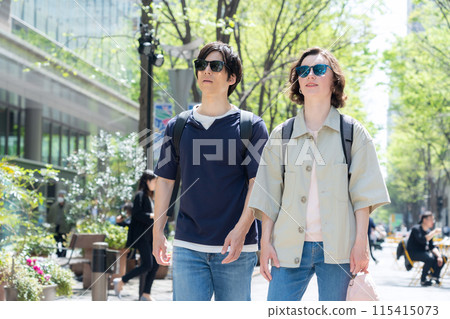 Foreign tourist couple traveling in Tokyo (inbound) Foreign tourist couple traveling in Tokyo (inbound) 115415073