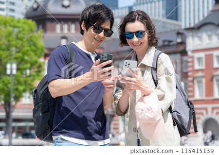 Foreign tourist couple traveling in Tokyo (inbound) Foreign tourist couple traveling in Tokyo (inbound) 115415139