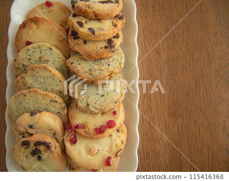 Making sweets ice box cookies Making sweets ice box cookies 115416368