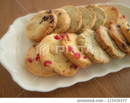 Making sweets ice box cookies Making sweets ice box cookies 115416377