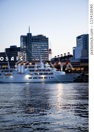 View of Kobe Harborland from Nakatotsui 115418040