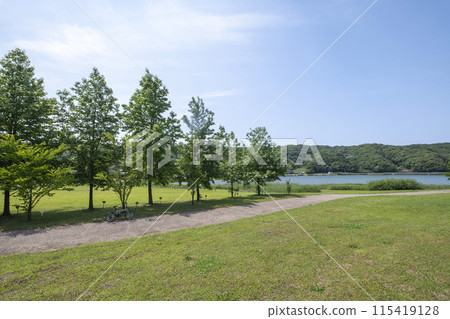 Image of enjoying cycling around Lake Koyama Image of enjoying cycling around Lake Koyama 115419128