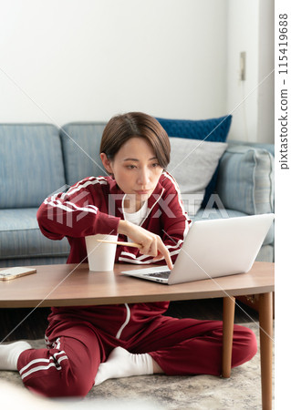 A woman eating cup ramen 115419688