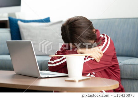 穿球衣的女人，厭食症 115420073