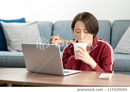 Woman in tracksuit: loss of appetite 115420089