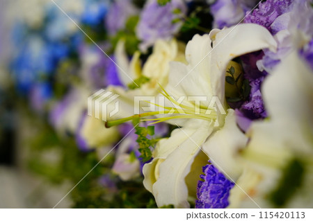 Fashionable flower altar with Casablanca 115420113