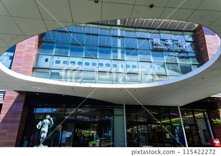 熊本車站風景 大手岩雕像與西口入口風景【從新幹線口（西口）車站廣場拍攝】 115422272