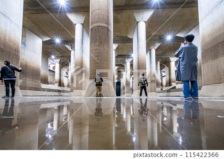 Metropolitan Area Outer Underground Discharge Channel: The world's largest underground discharge channel; Underground temple "pressure-regulating tank"; Tourists reflecting 115422366