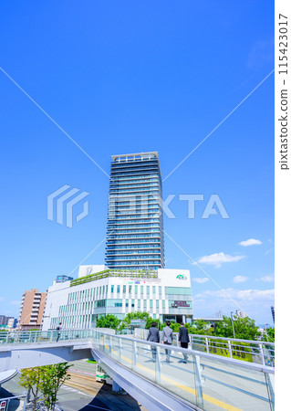 Kumamoto Station, shining on a beautiful, clear blue sky (Kumamoto Station Shirakawa Exit (East Exit) Station Square) [View from the Square] 115423017