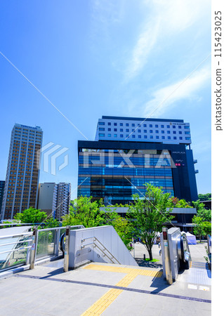 Kumamoto Station, shining on a beautiful, clear blue sky (Kumamoto Station Shirakawa Exit (East Exit) Station Square) [View from the Square] 115423025