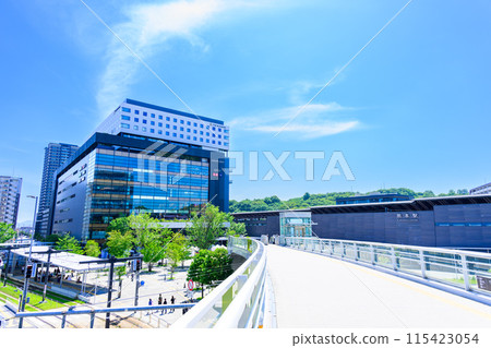 Kumamoto Station, shining on a beautiful, clear blue sky (Kumamoto Station Shirakawa Exit (East Exit) Station Square) [View from the Square] 115423054