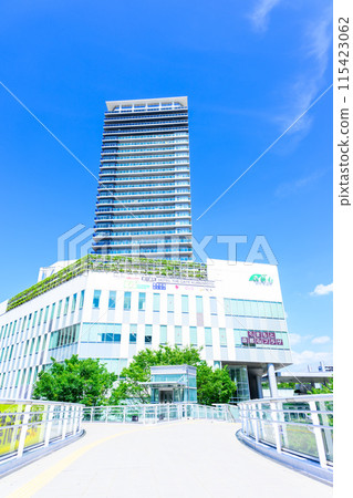 晴空萬裡的熊本站格外引人注目（熊本站白川口（東口）車站廣場）【從廣場看到的風景】 115423062