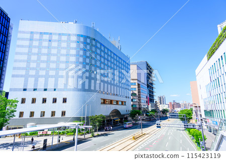 晴空萬裡的熊本站週邊風景（熊本站白川口（東口）車站廣場）【從廣場看到的風景】 115423119
